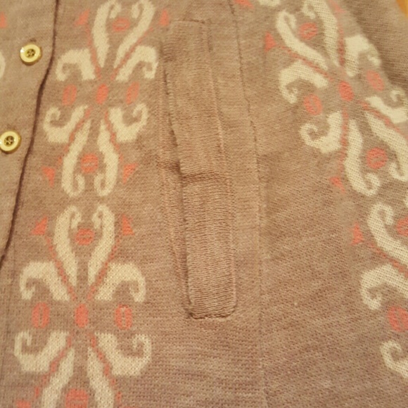 TRENDING!NWT$188 Anthropologie Flower Sweater Cape - Picture 3 of 8